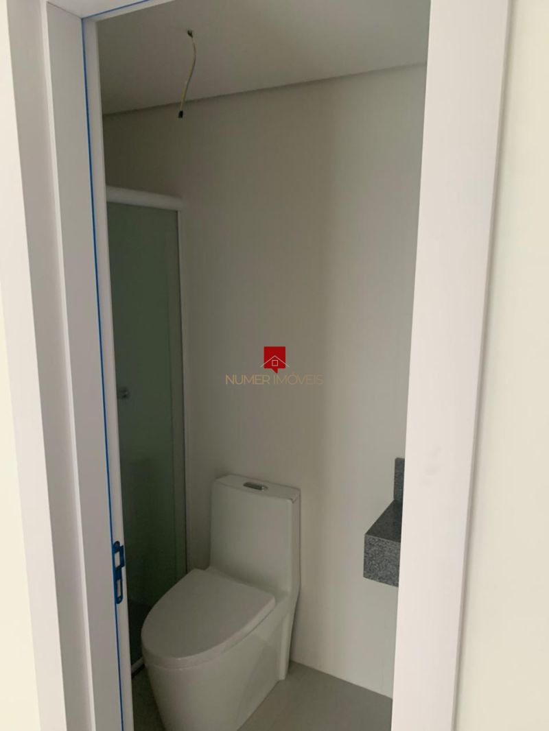 APARTAMENTO COM SACADA E CHURRASQUEIRA