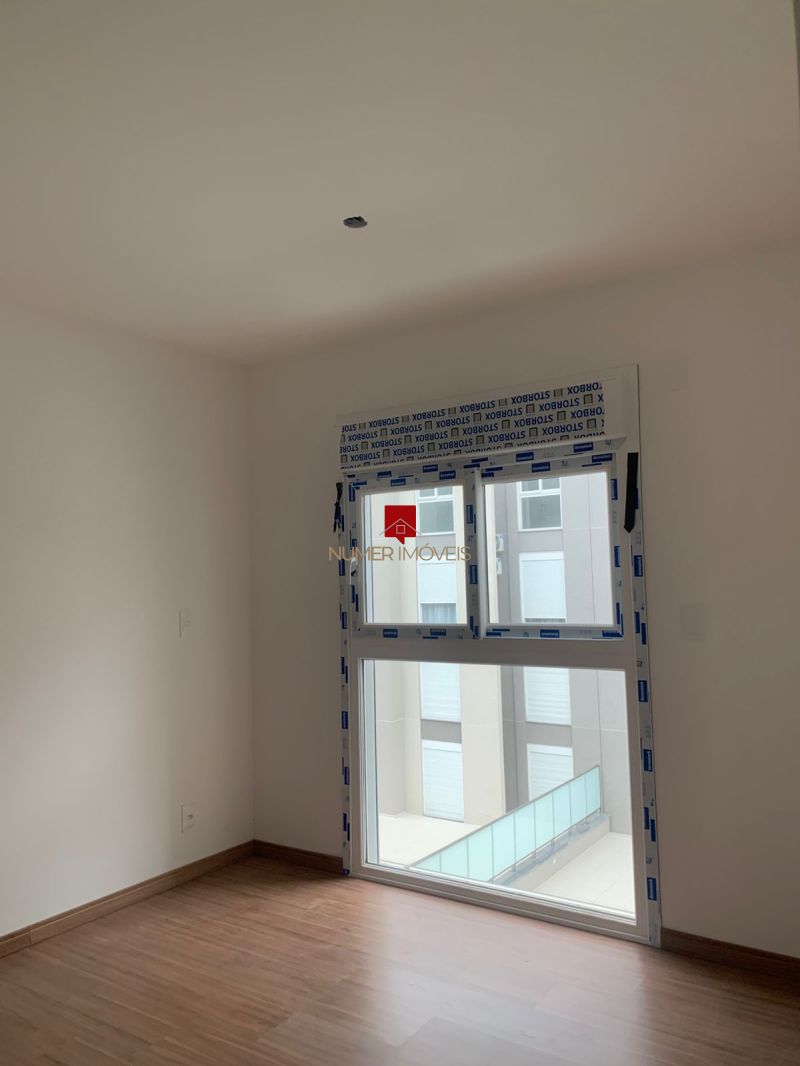 APARTAMENTO COM SACADA E CHURRASQUEIRA