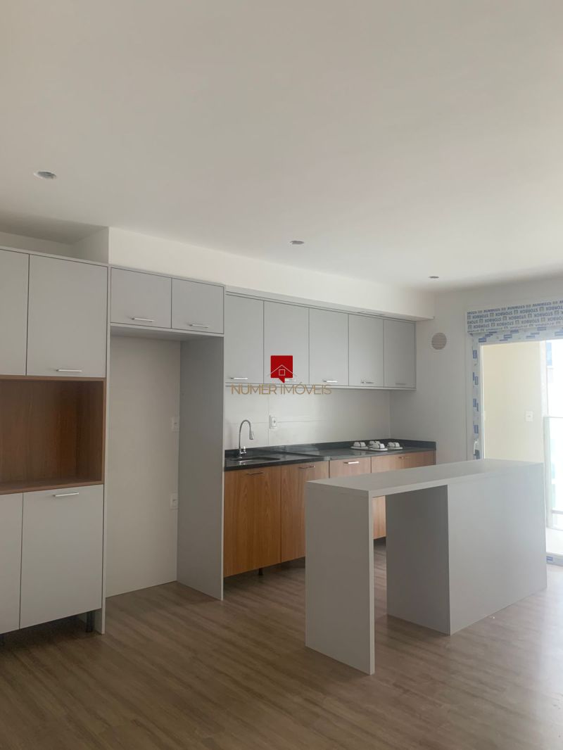 APARTAMENTO COM SACADA E CHURRASQUEIRA