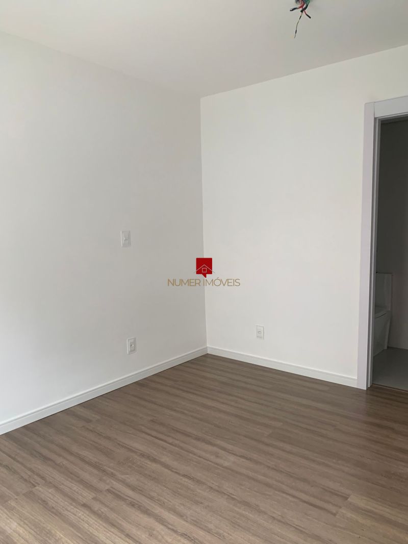 APARTAMENTO COM SACADA E CHURRASQUEIRA