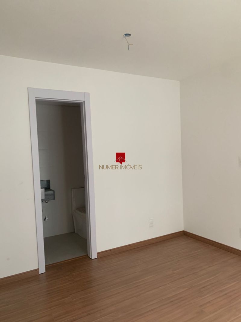 APARTAMENTO COM SACADA E CHURRASQUEIRA