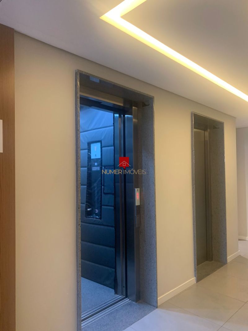 APARTAMENTO COM SACADA E CHURRASQUEIRA