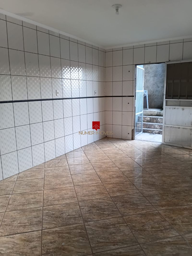 ALUGO SOBRADO NAS TRÊSVENDAS 