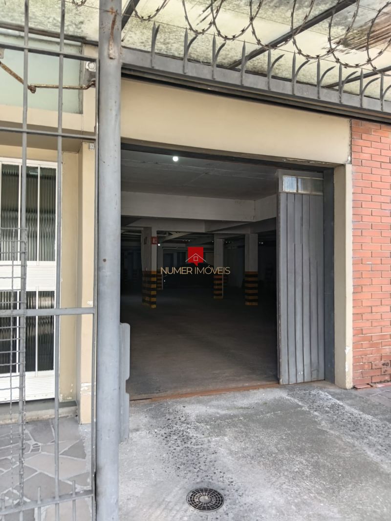 APARTAMENTO MOBILIADO COM GARAGEM COBERTA