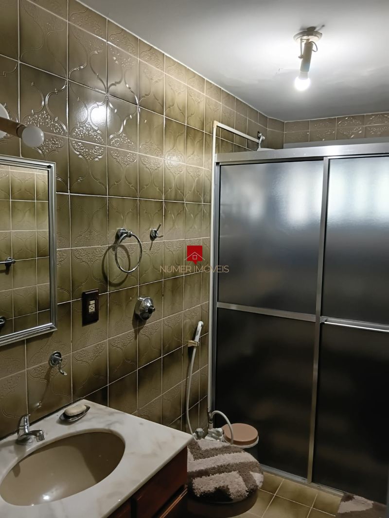 APARTAMENTO MOBILIADO COM GARAGEM COBERTA