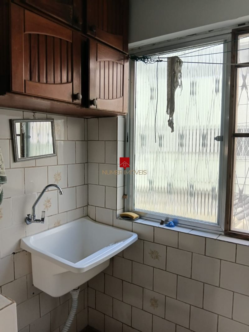 APARTAMENTO MOBILIADO COM GARAGEM COBERTA