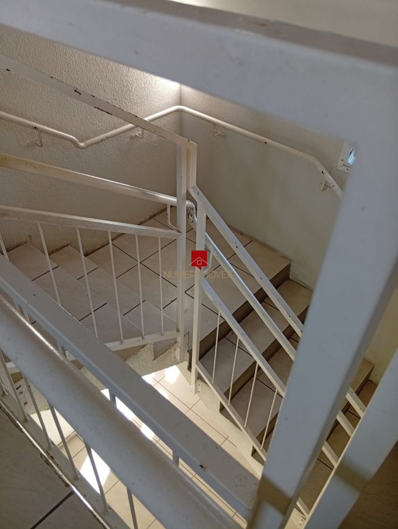 APARTAMENTO SEMIMOBILIADO EM CONDOMINIO COM PISCINA