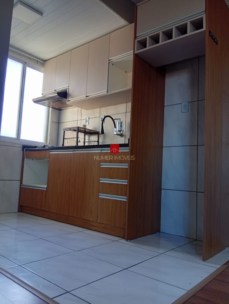 APARTAMENTO SEMIMOBILIADO EM CONDOMINIO COM PISCINA