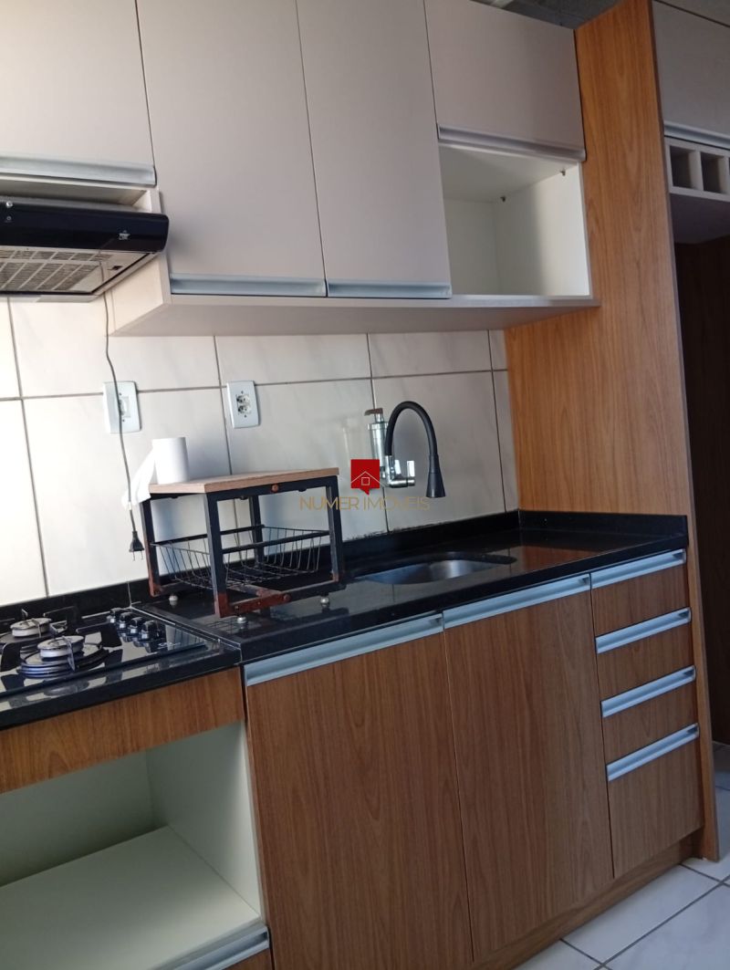 APARTAMENTO SEMIMOBILIADO EM CONDOMINIO COM PISCINA