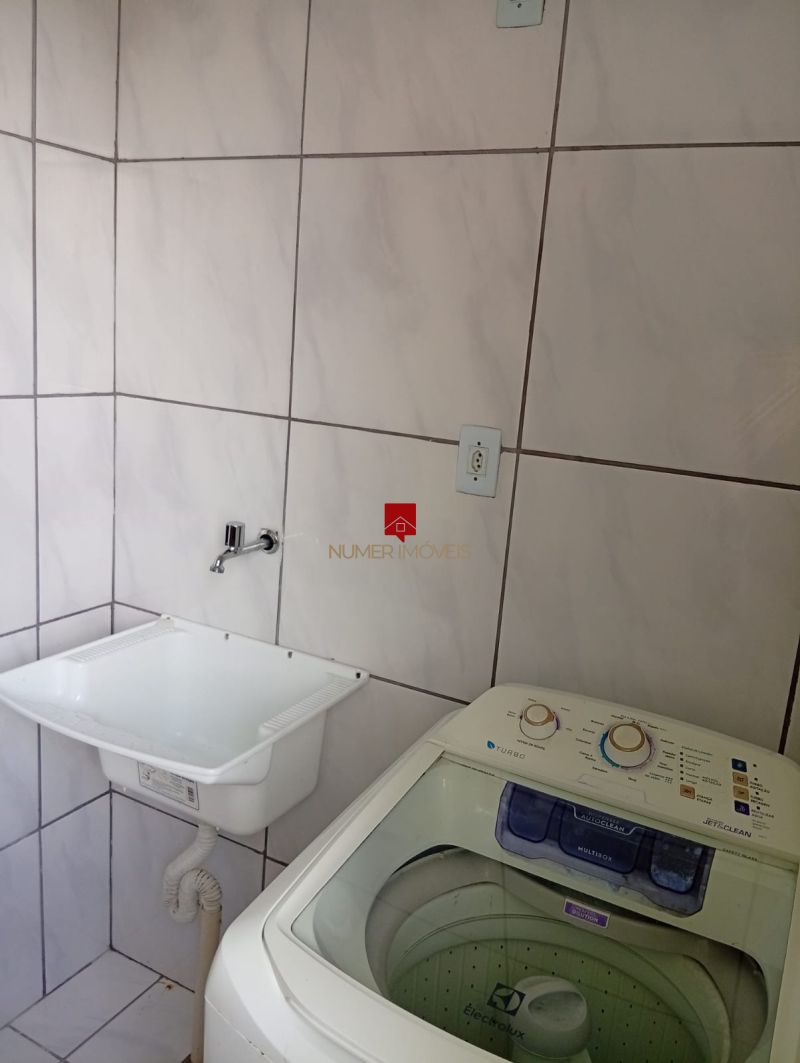 APARTAMENTO SEMIMOBILIADO EM CONDOMINIO COM PISCINA
