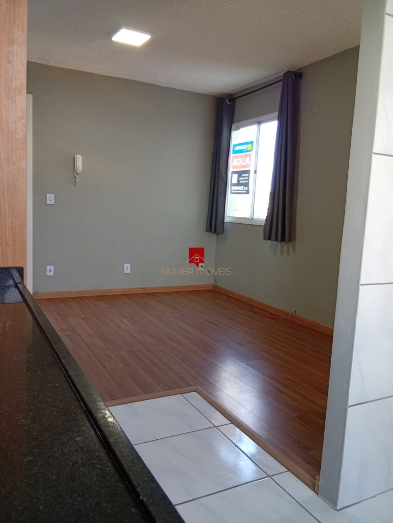 APARTAMENTO SEMIMOBILIADO EM CONDOMINIO COM PISCINA