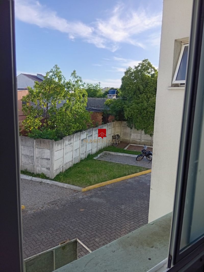 APARTAMENTO SEMIMOBILIADO EM CONDOMINIO COM PISCINA