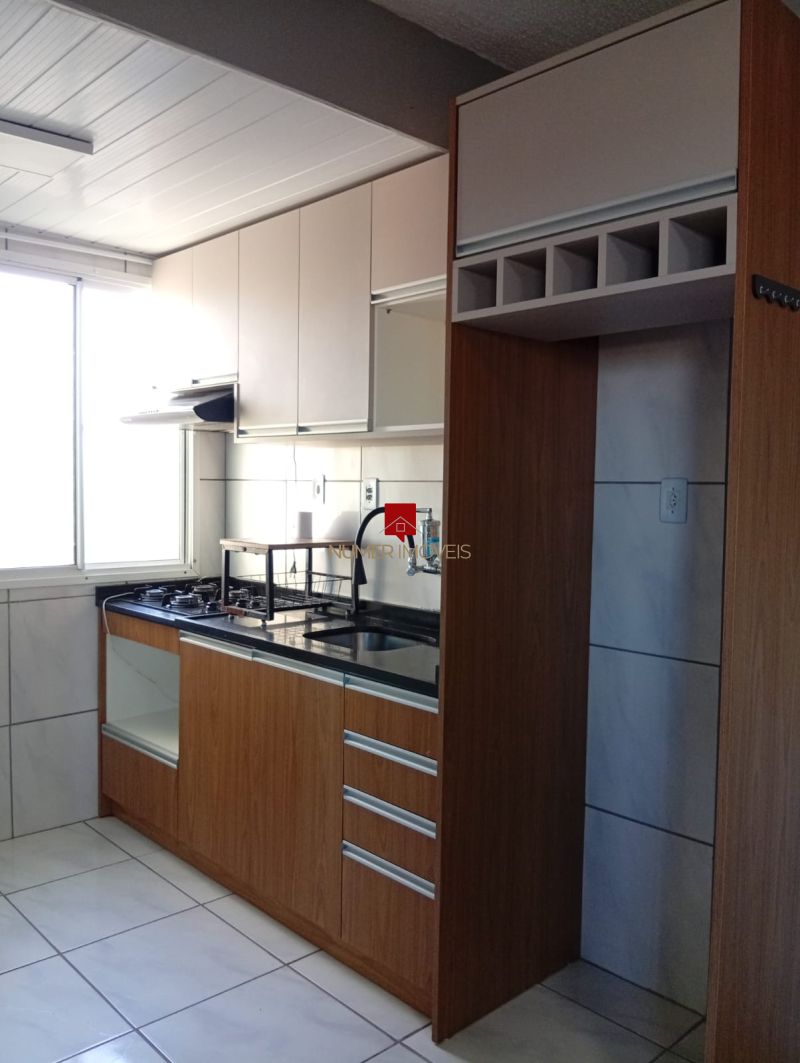 APARTAMENTO SEMIMOBILIADO EM CONDOMINIO COM PISCINA
