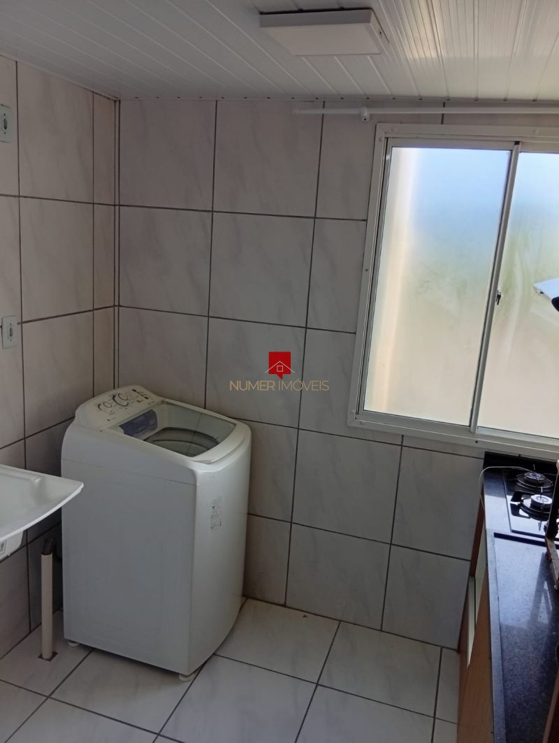 APARTAMENTO SEMIMOBILIADO EM CONDOMINIO COM PISCINA