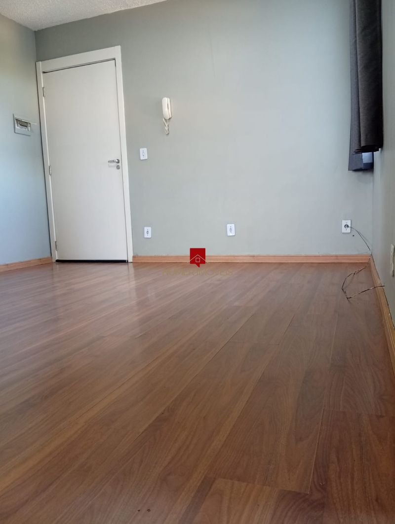 APARTAMENTO SEMIMOBILIADO EM CONDOMINIO COM PISCINA