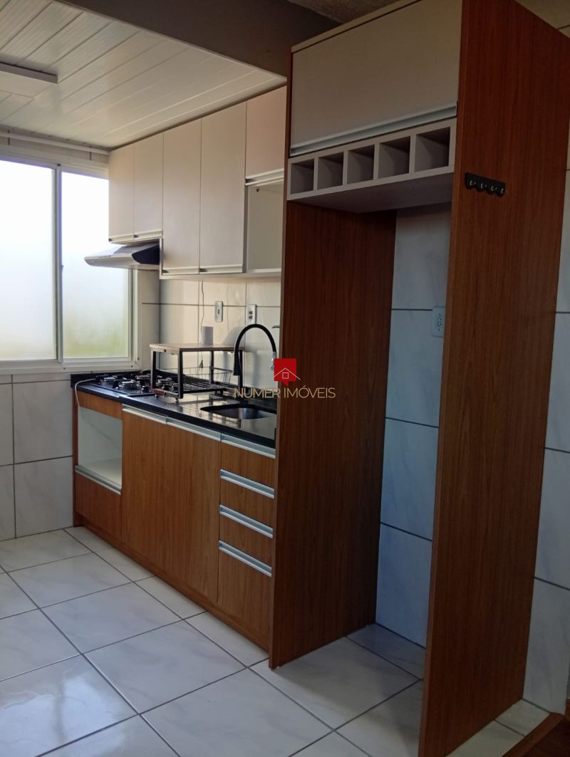 APARTAMENTO SEMIMOBILIADO EM CONDOMINIO COM PISCINA