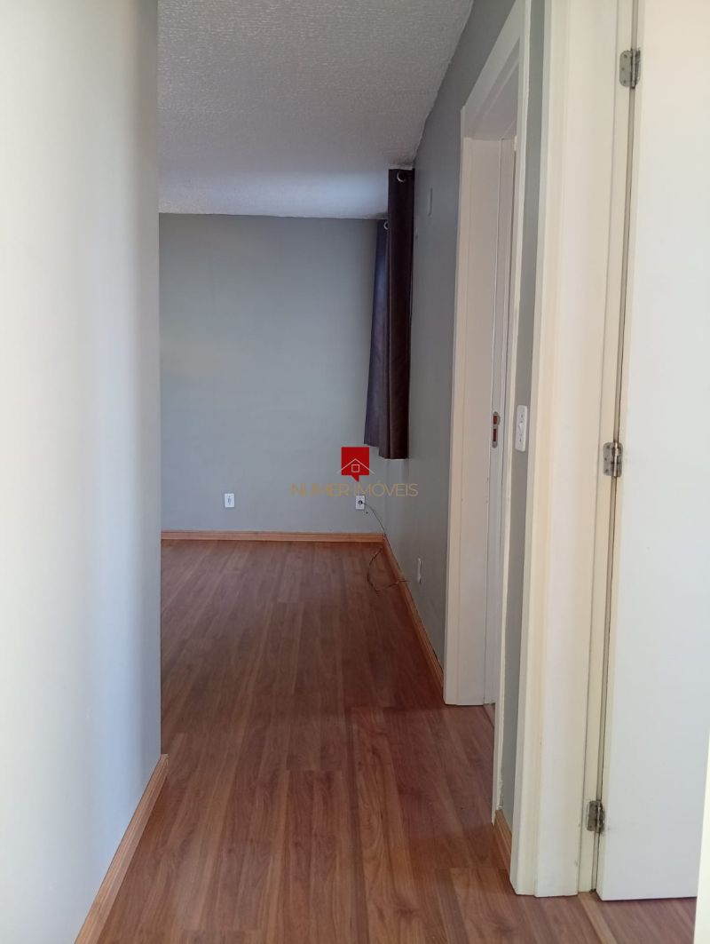 APARTAMENTO SEMIMOBILIADO EM CONDOMINIO COM PISCINA