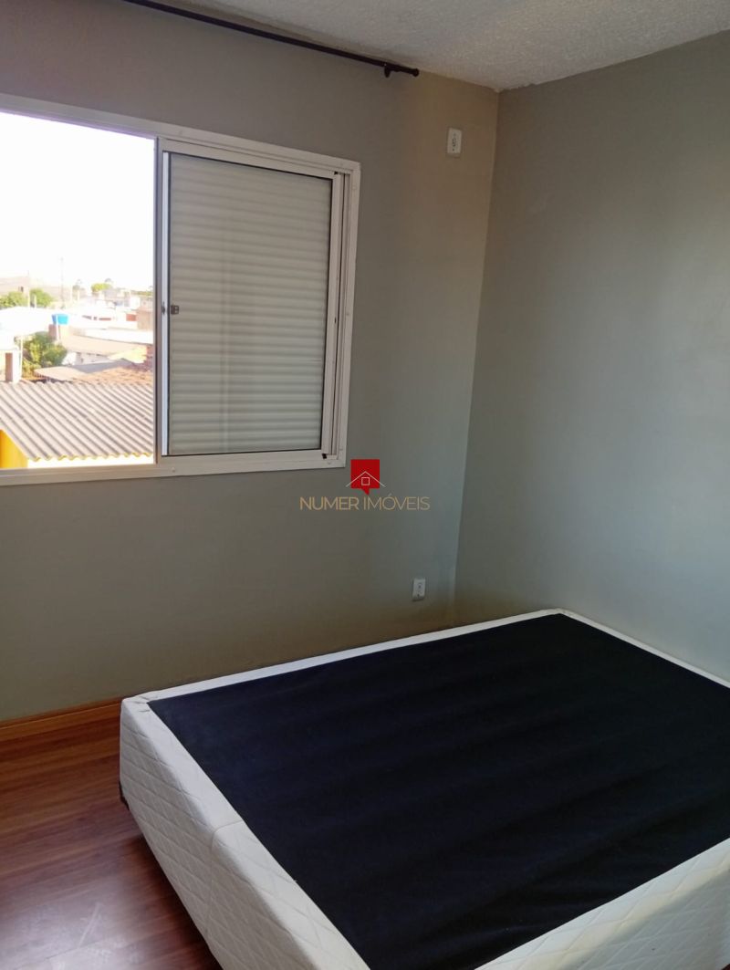 APARTAMENTO SEMIMOBILIADO EM CONDOMINIO COM PISCINA