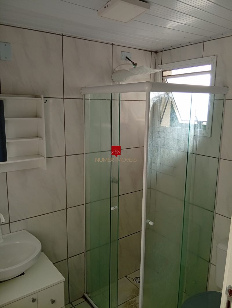 APARTAMENTO SEMIMOBILIADO EM CONDOMINIO COM PISCINA