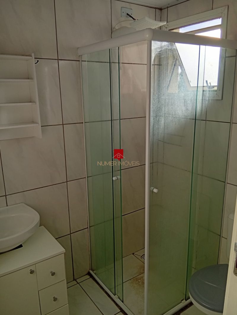 APARTAMENTO SEMIMOBILIADO EM CONDOMINIO COM PISCINA