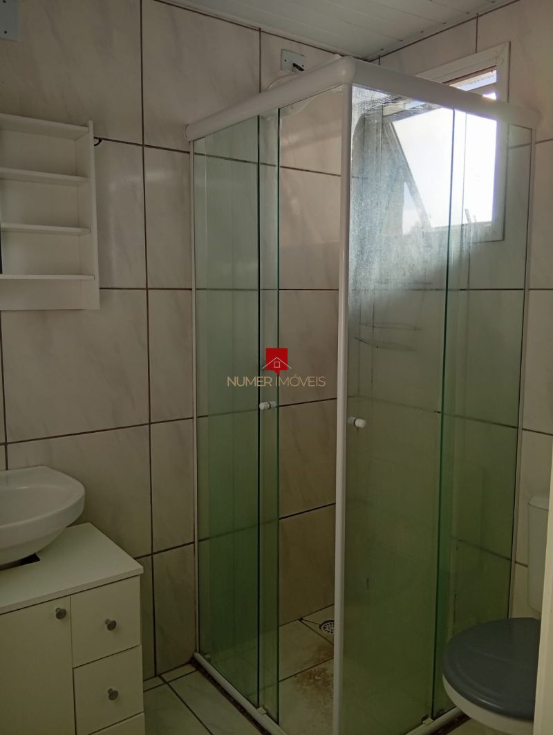 APARTAMENTO SEMIMOBILIADO EM CONDOMINIO COM PISCINA