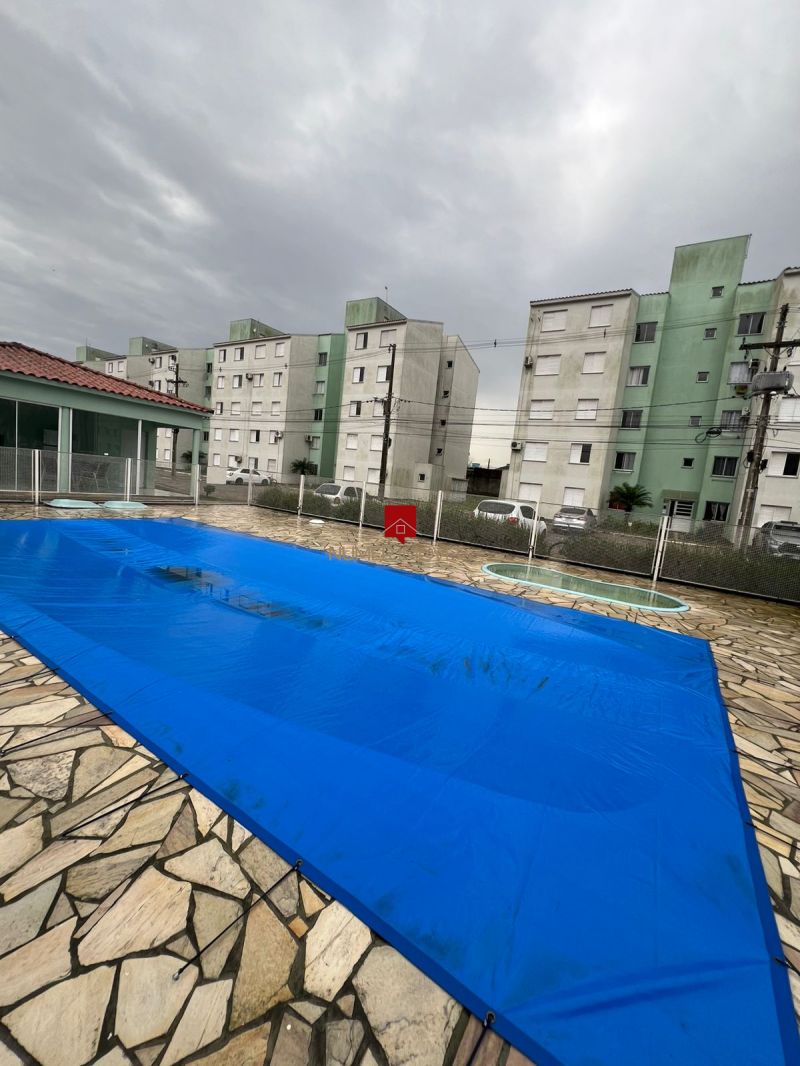 APARTAMENTO SEMIMOBILIADO EM CONDOMINIO COM PISCINA
