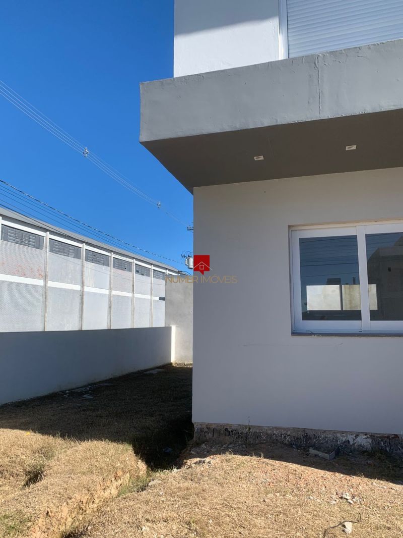 CASA 3Dormitórios no bairro LARANJAL em PELOTAS
