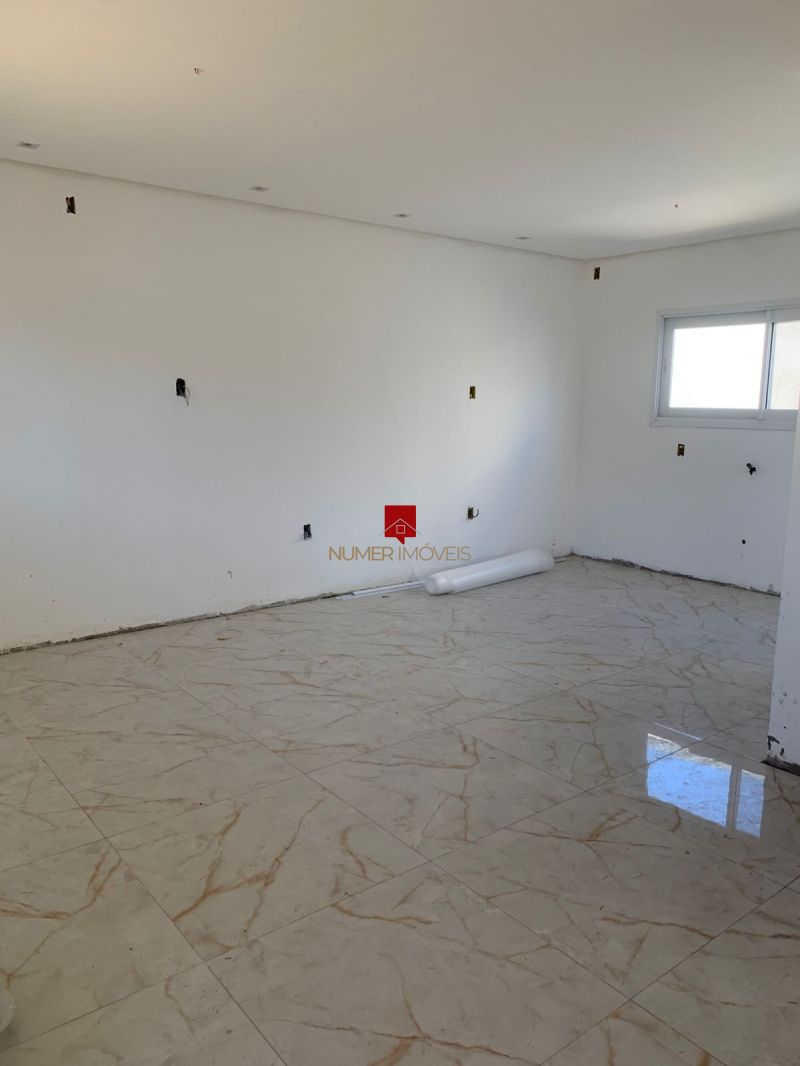 CASA 3Dormitórios no bairro LARANJAL em PELOTAS