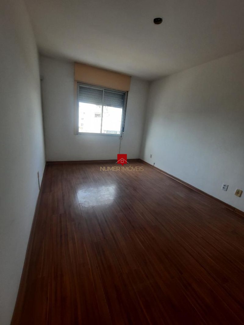APARTAMENTO 2 DORMITÓRIOS NA DEODORO