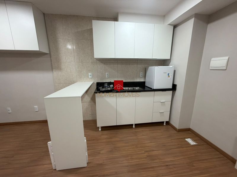 APARTAMENTO COM SACADA E CHURRASQUEIRA  NA AVENIDA DUQUE 