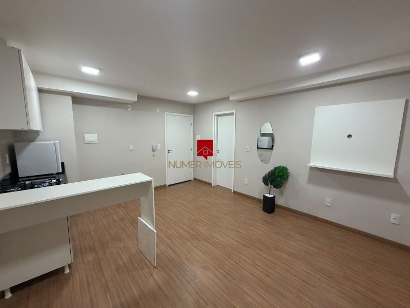 APARTAMENTO COM SACADA E CHURRASQUEIRA  NA AVENIDA DUQUE 