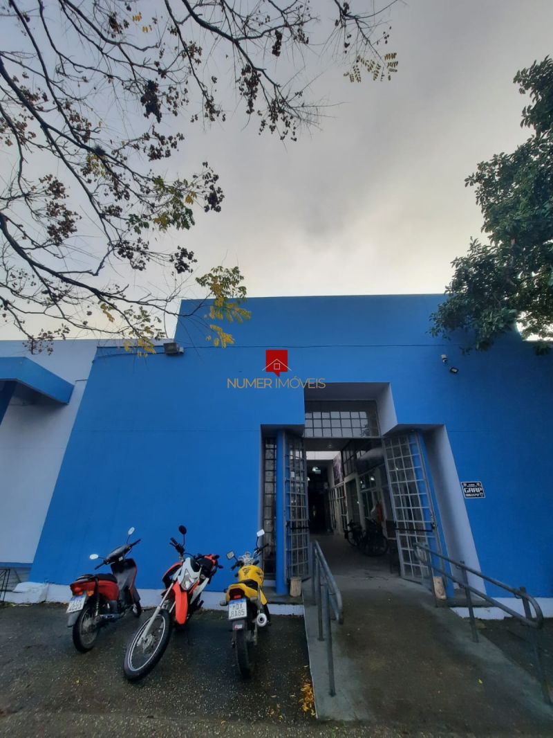 SALA COMERCIAL PARA LOCAÇÃO NA AVENIDA DUQUE DE CAXIAS! 