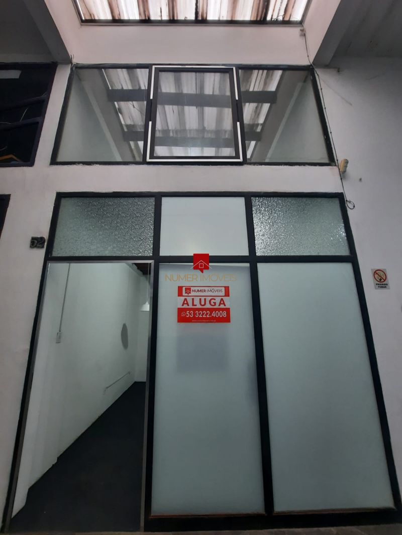 SALA COMERCIAL PARA LOCAÇÃO NA AVENIDA DUQUE DE CAXIAS! 