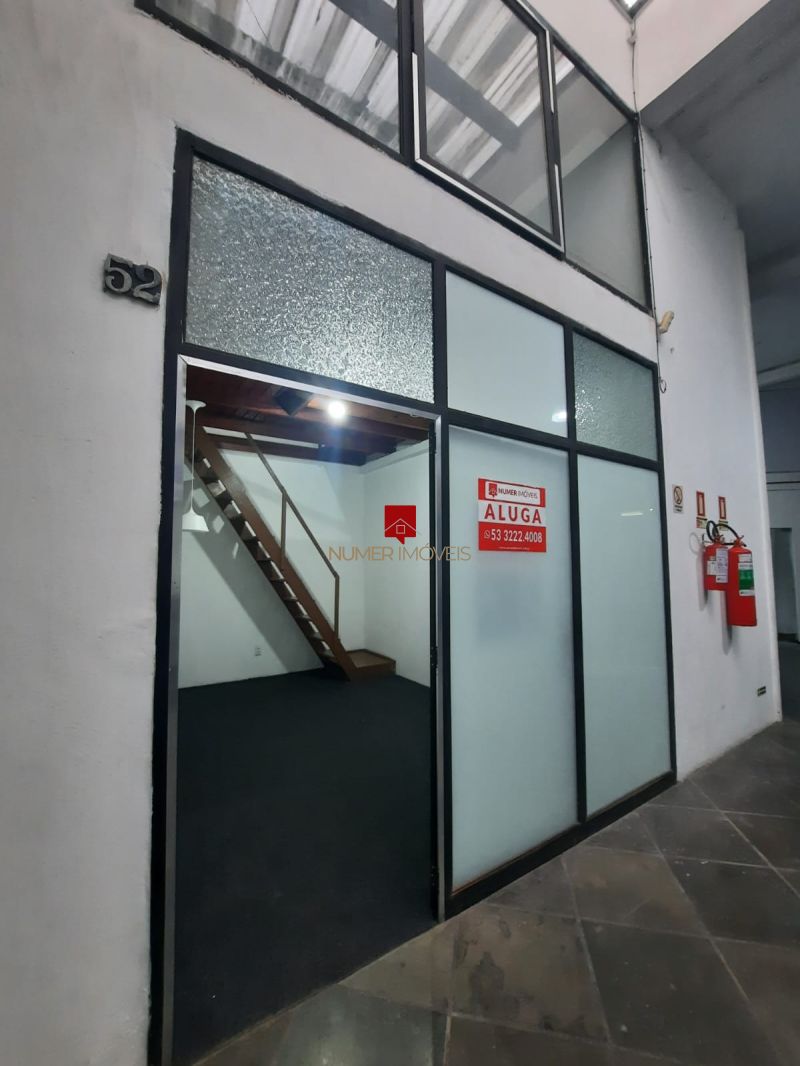 SALA COMERCIAL PARA LOCAÇÃO NA AVENIDA DUQUE DE CAXIAS! 