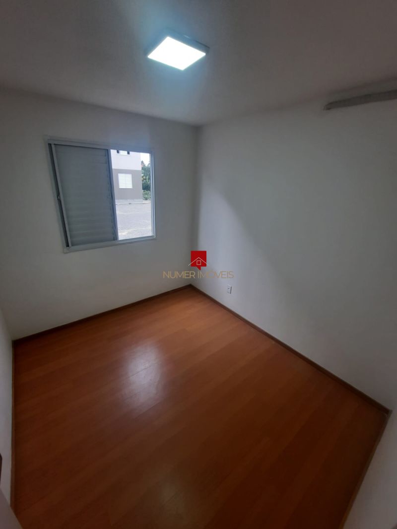 APARTAMENTO COM SACADA E CHURRASQUEIRA 