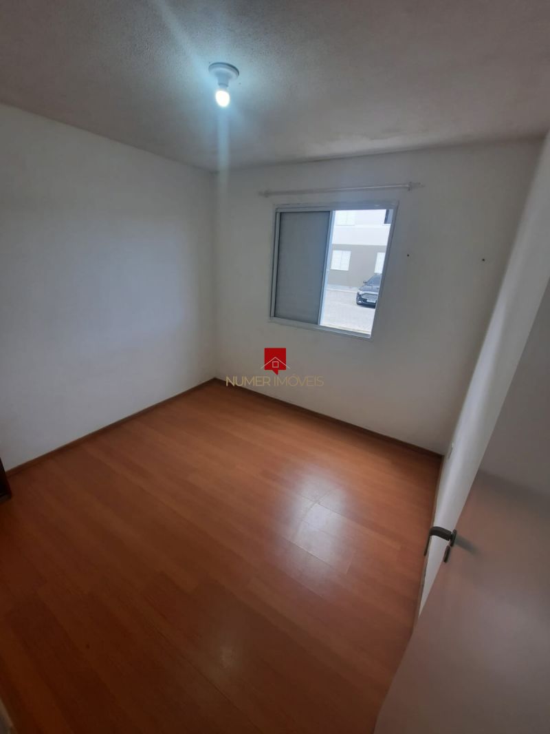 APARTAMENTO COM SACADA E CHURRASQUEIRA 