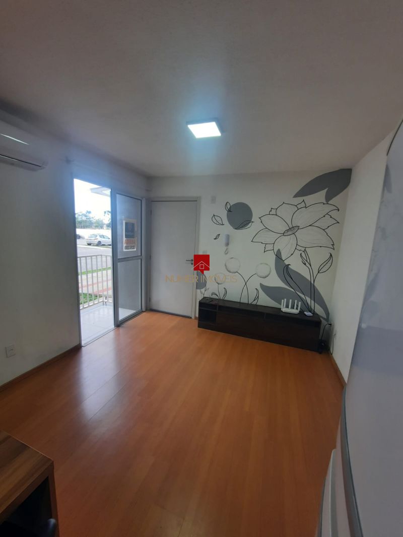 APARTAMENTO COM SACADA E CHURRASQUEIRA 