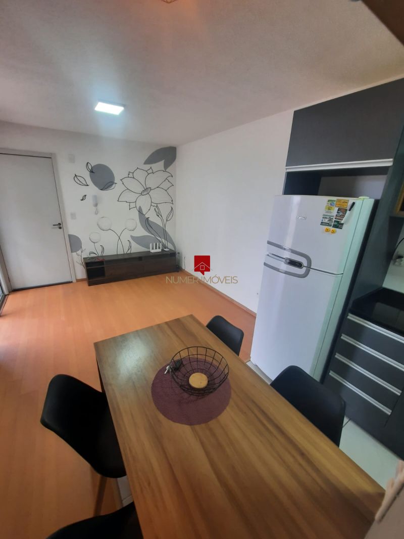 APARTAMENTO COM SACADA E CHURRASQUEIRA 