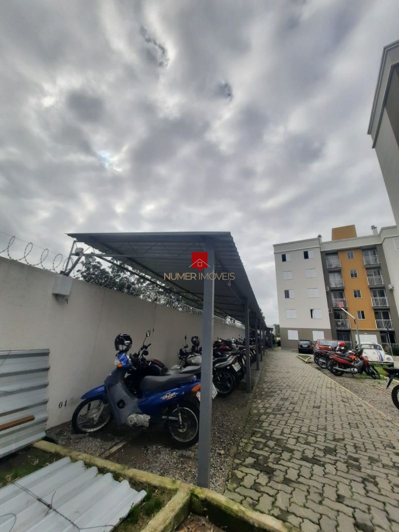 APARTAMENTO COM SACADA E CHURRASQUEIRA 