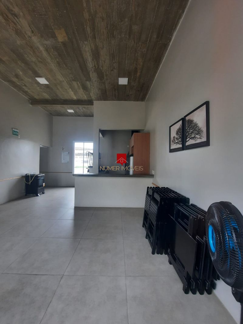 APARTAMENTO COM SACADA E CHURRASQUEIRA 