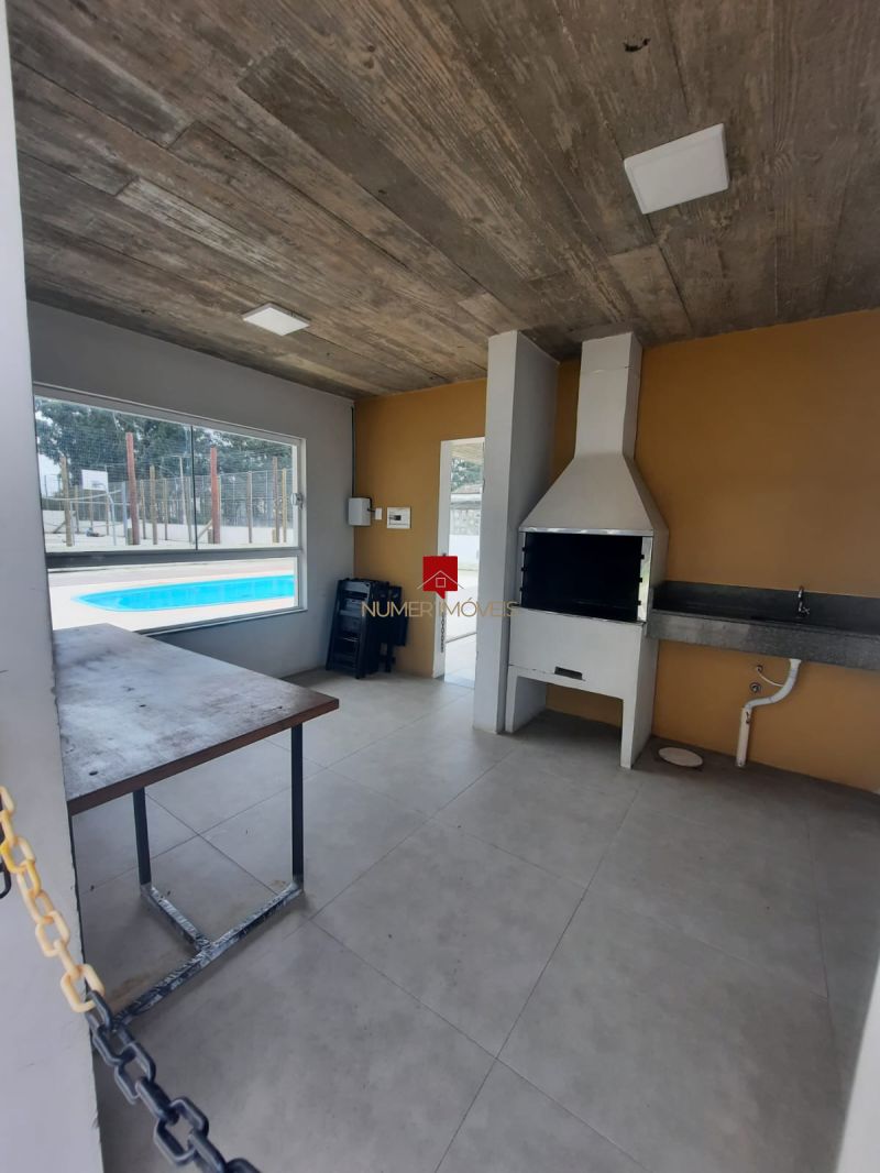 APARTAMENTO COM SACADA E CHURRASQUEIRA 
