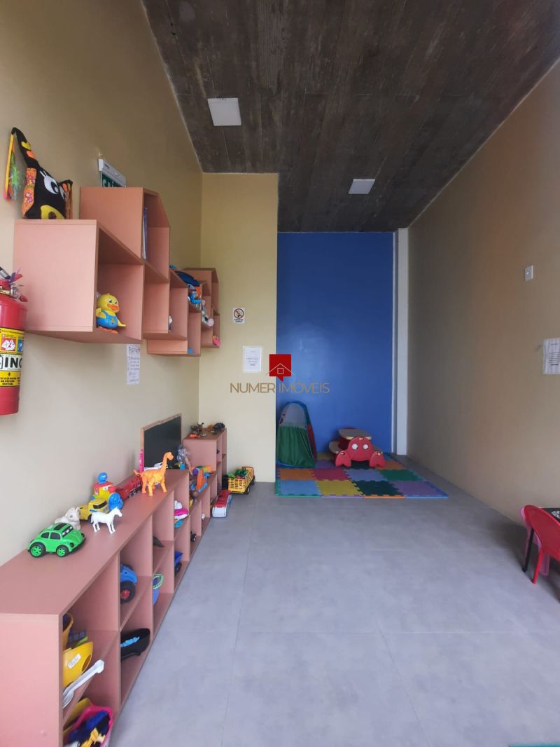 APARTAMENTO COM SACADA E CHURRASQUEIRA 