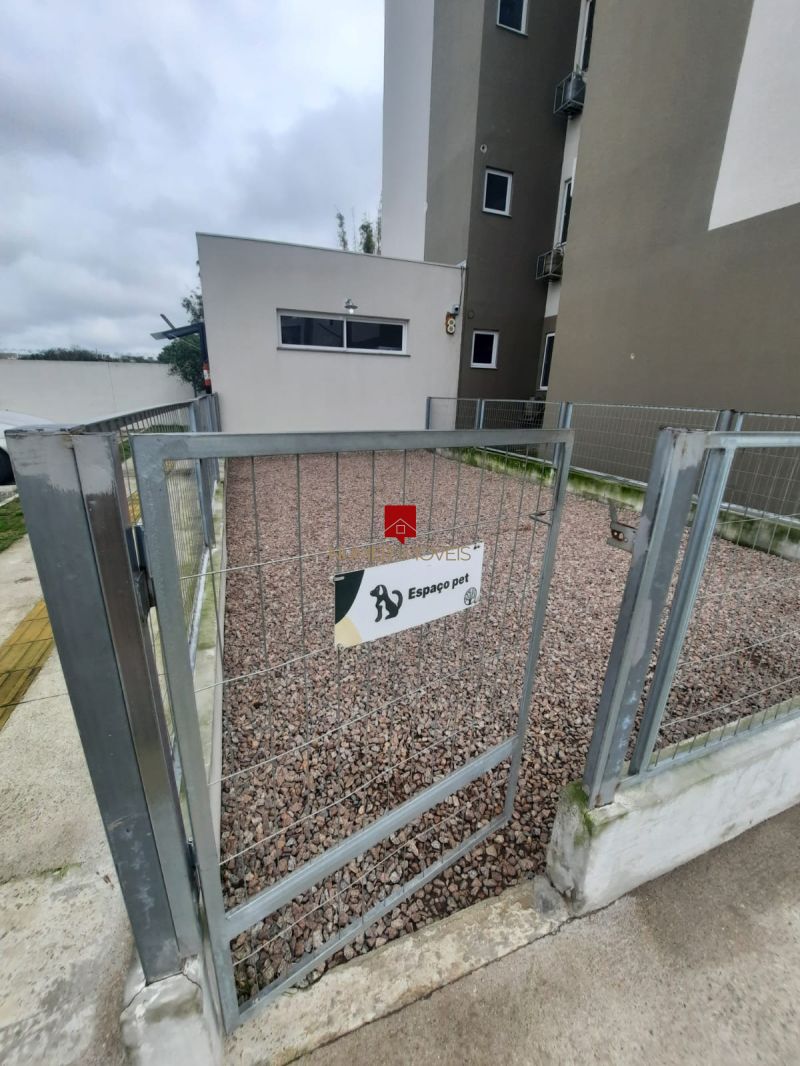 APARTAMENTO COM SACADA E CHURRASQUEIRA 