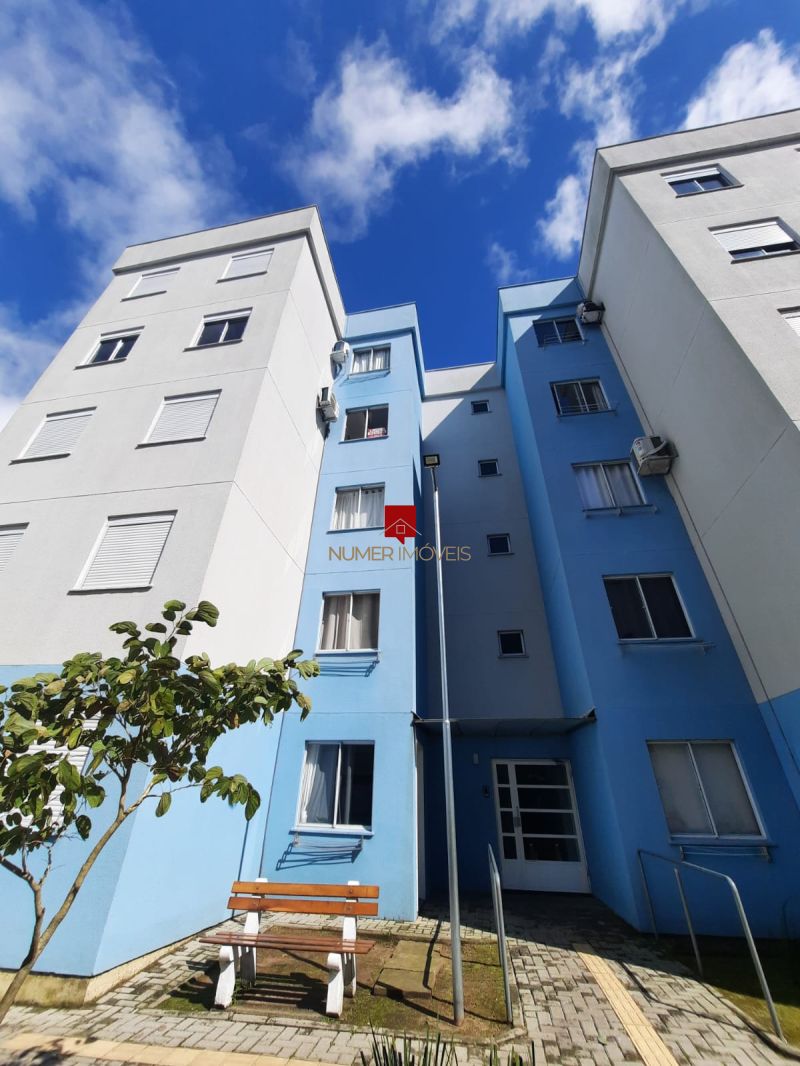 APARTAMENTO SEMIMOBILIADO Á 1 QUADRA DA AV. DUQUE 