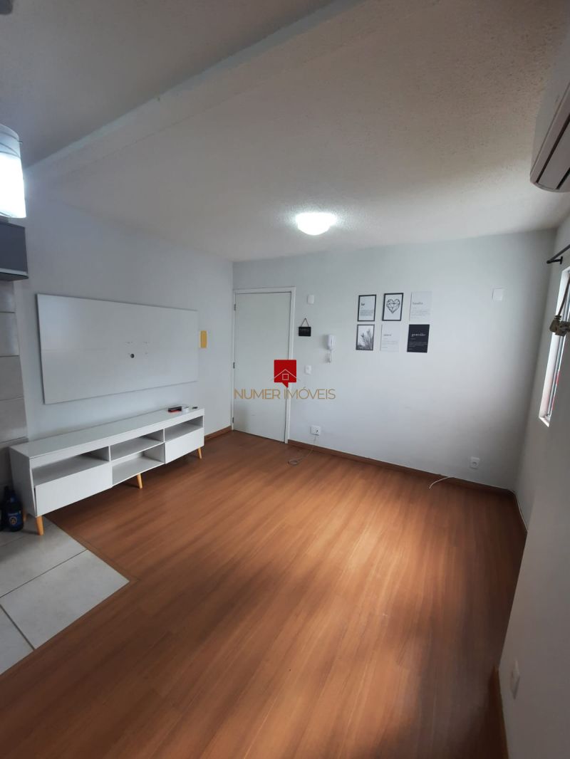APARTAMENTO SEMIMOBILIADO Á 1 QUADRA DA AV. DUQUE 