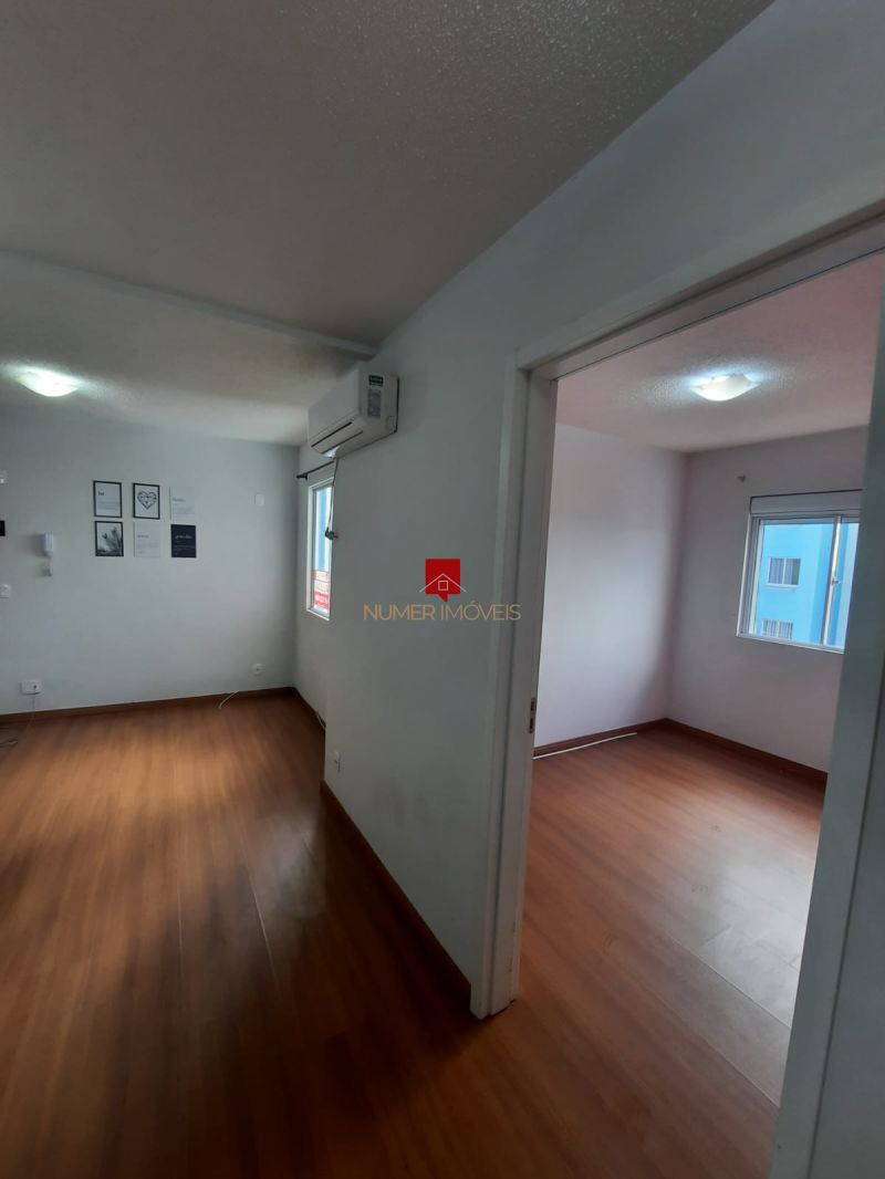 APARTAMENTO SEMIMOBILIADO Á 1 QUADRA DA AV. DUQUE 