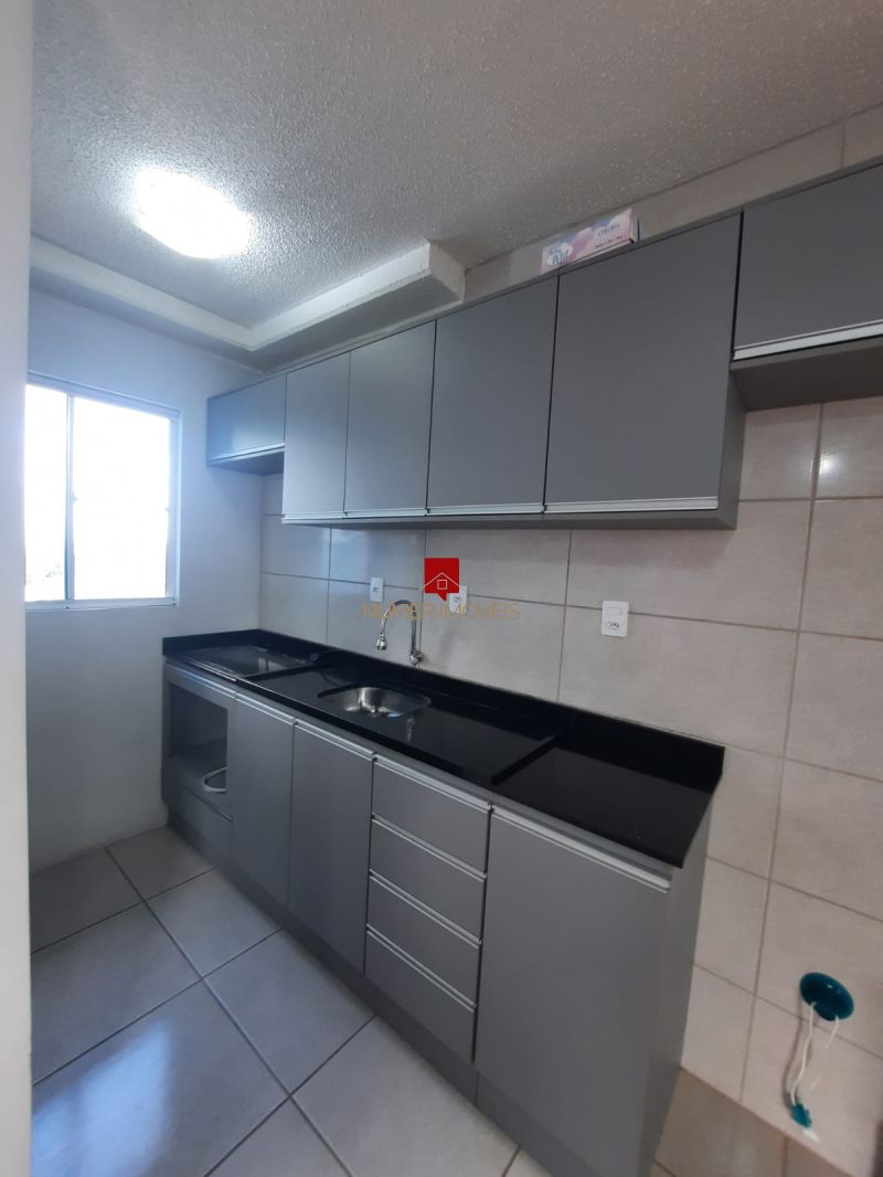 APARTAMENTO SEMIMOBILIADO Á 1 QUADRA DA AV. DUQUE 