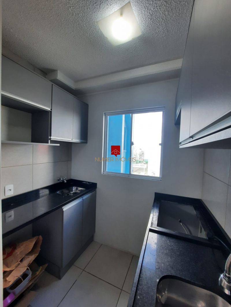 APARTAMENTO SEMIMOBILIADO Á 1 QUADRA DA AV. DUQUE 