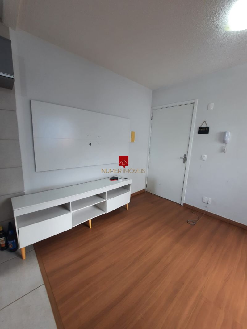 APARTAMENTO SEMIMOBILIADO Á 1 QUADRA DA AV. DUQUE 