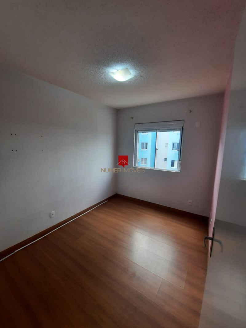 APARTAMENTO SEMIMOBILIADO Á 1 QUADRA DA AV. DUQUE 